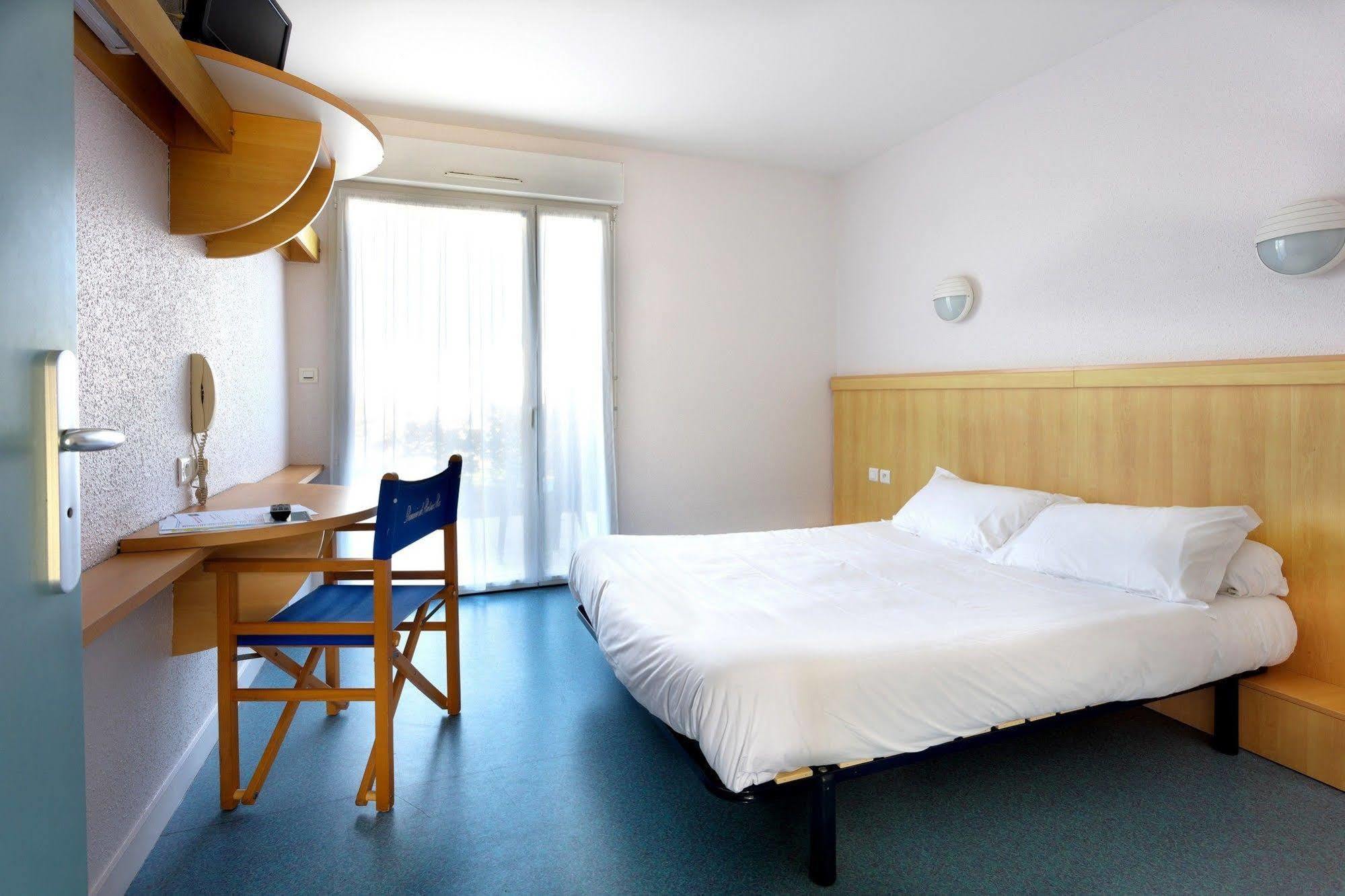 Hotel-Club Et Locations Domaine De Port Aux Rocs เลอครัวซิก ภายนอก รูปภาพ